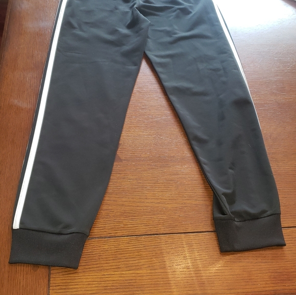 Adidas boys track pants - Picture 2 of 2